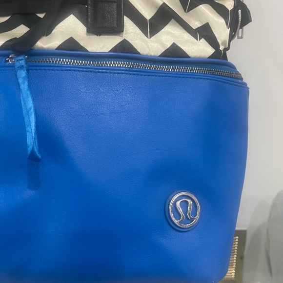 Lululemon Large Gym/ overnight bag - Picture 2 of 15